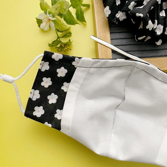 Cloth Face Mask - Daisies - Picture 3 of 7
